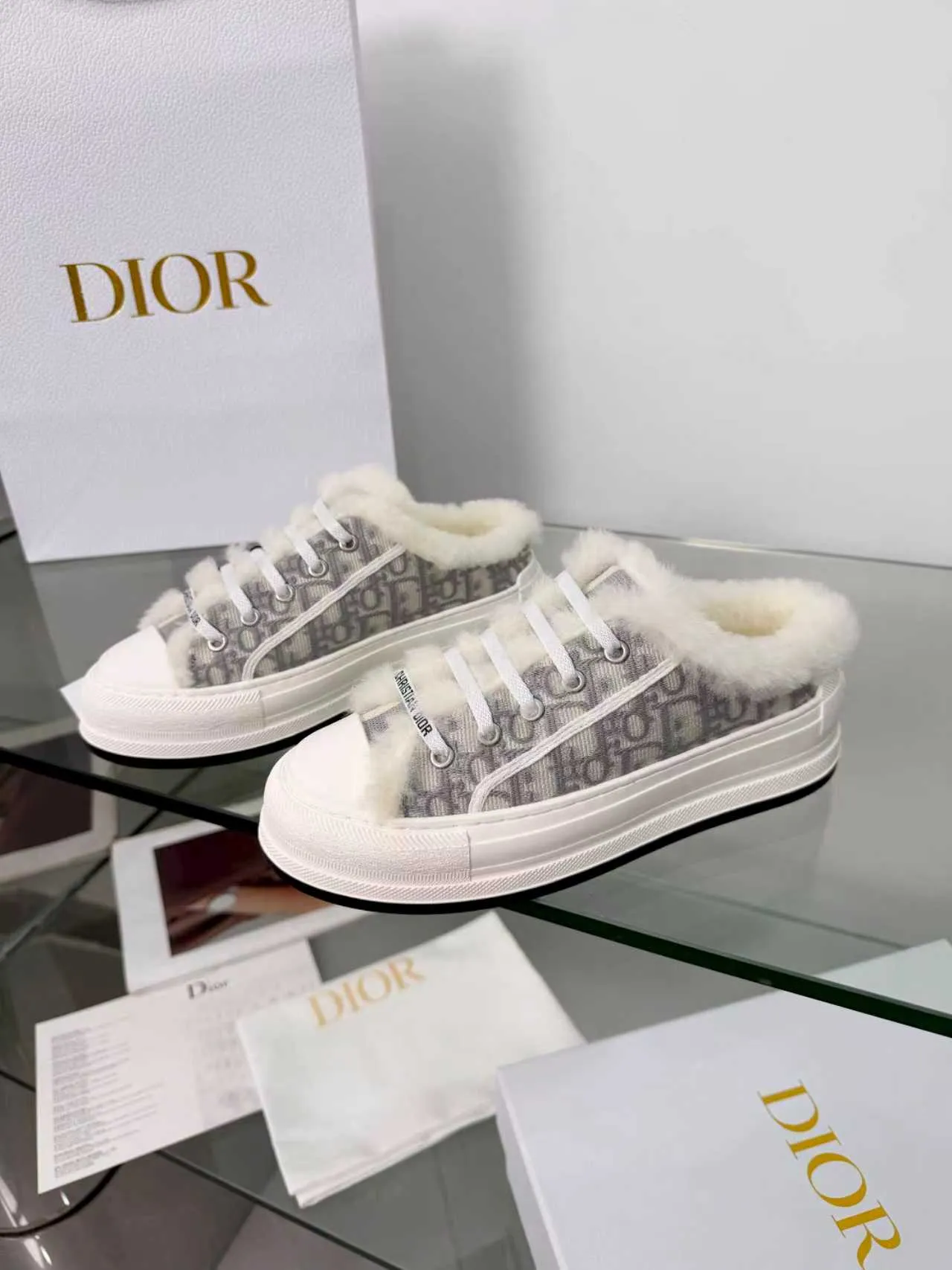 Men's men's shoes pP540! 𝐃𝐈𝐎𝐑 𝐖𝐚𝐥𝐤'𝐧 Dior Presbyopia Embroidery Wool Thick Sole Canvas Shoes Casual Sneakers (Half Flop) These Walk'n'Dior thick sole sneakers are a fashionable piece that elevates the collection. Oblique printed cotton embroidered upper with comfortable platform sole, tongue and Christian Dior Paris signature laces. Bottom thickness 4.5CM Size: Women's 35-41
